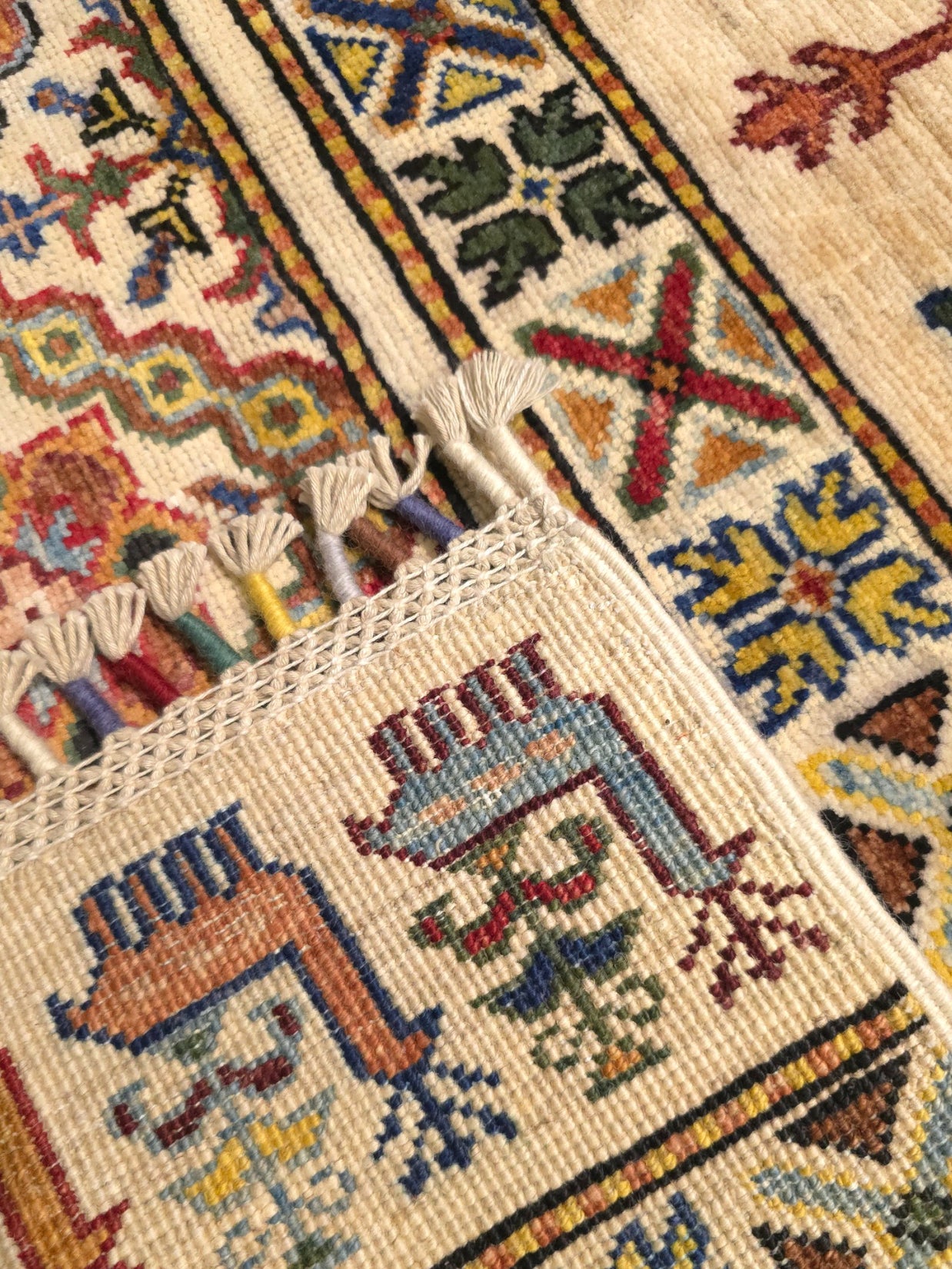 NOMADIC WOOLEN DECORATIVE RUG - 1.88m x 1.20m